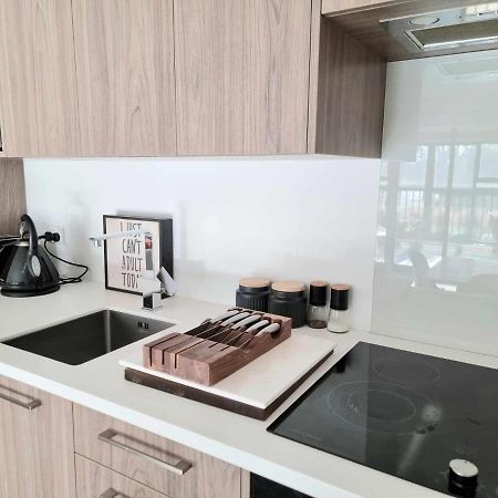 Modern 1 Bedroom Apartment Across From Hagley Park Christchurch Esterno foto