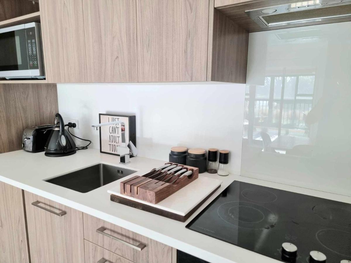 Modern 1 Bedroom Apartment Across From Hagley Park Christchurch Esterno foto